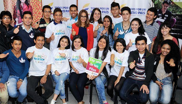 Ser pilo paga: Bachilleres colombianos podrán estudiar en Francia y Corea