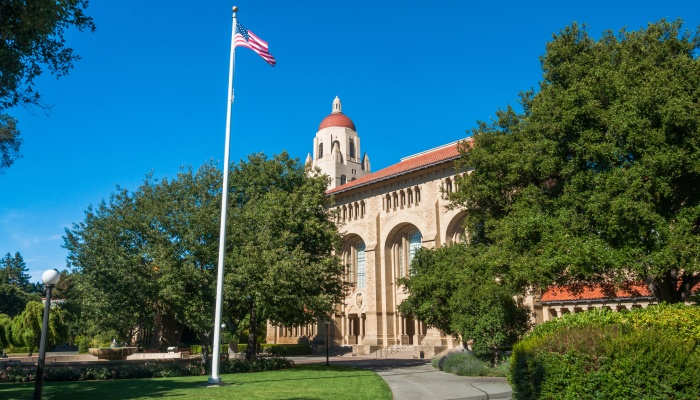 La Universidad de Stanford ofrece becas de posgrado para jóvenes talentos