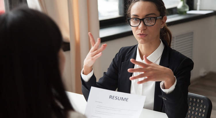 Aprende a responder las preguntas más comunes en una entrevista de trabajo en inglés: consejos de profesor