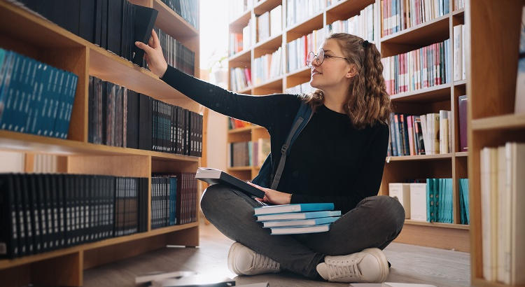 ¿En qué consiste la carrera de Lingüística? Habilidades, salidas y salario según una profesora