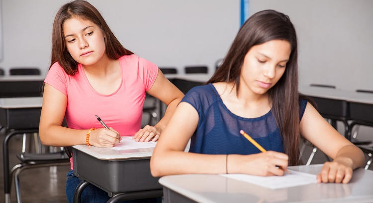 Razones por las que no debes copiar en un examen según una profesora