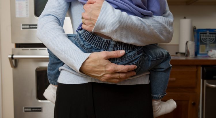La sobreprotección a los hijos podría causarles dependencia emocional