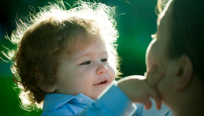 La interacción facilita que los bebés aprendan una segunda lengua