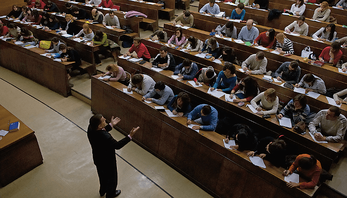 Un 5 les bastará a los alumnos de másteres habilitantes para obtener una beca