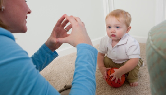 Los bebés construyen el vocabulario en torno a sus primeras palabras