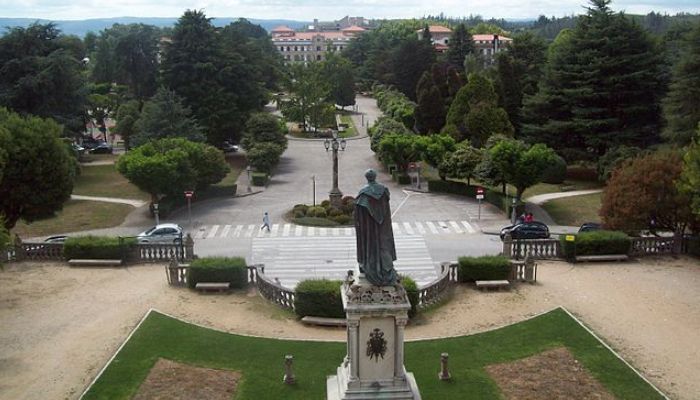 Estudiar un grado en Cataluña es tres veces más caro que estudiar en Galicia