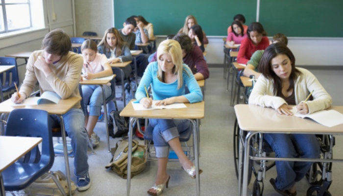 Un estudio constata que las mujeres rinden mejor en un examen