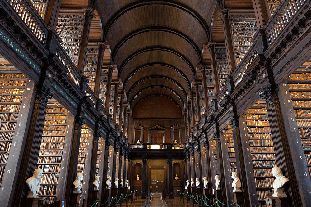 Biblioteca del Trinity College. | VanderWolf/Shutterstock