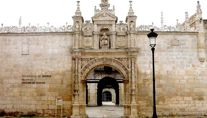 Entrada a la Facultad de Derecho de la Universidad de Burgos |  Jared L. Stahl, wikimedia commons
