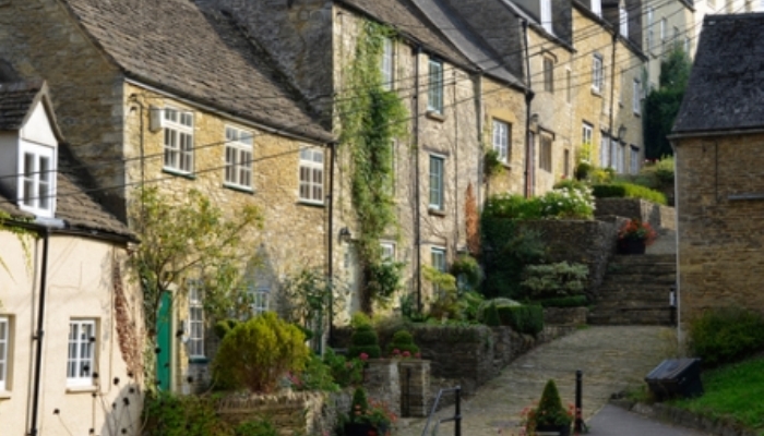 Vista de la arquitectura medieval típica de  Gloucestershire (UK) destino para profesores | iPics