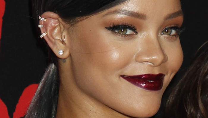 Rihanna también crea becas para alumnos con pocos recursos