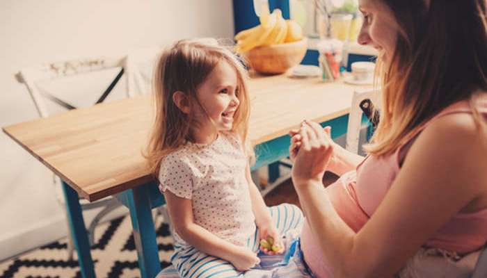 Los beneficios del vínculo entre las madres y sus hijos cuando juegan juntos según la Universidad de Illinois