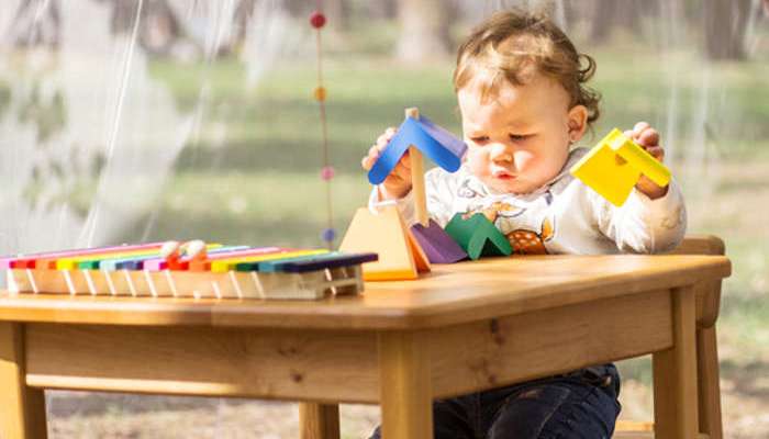 Motivar a los bebés de 3 meses a alcanzar objetos mejora su desarrollo motor y cognitivo según un estudio