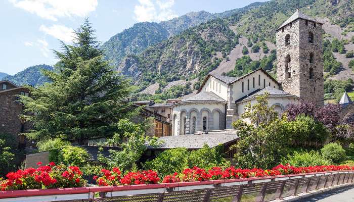 Andorra, paraje incomparable en busca de profesores interinos