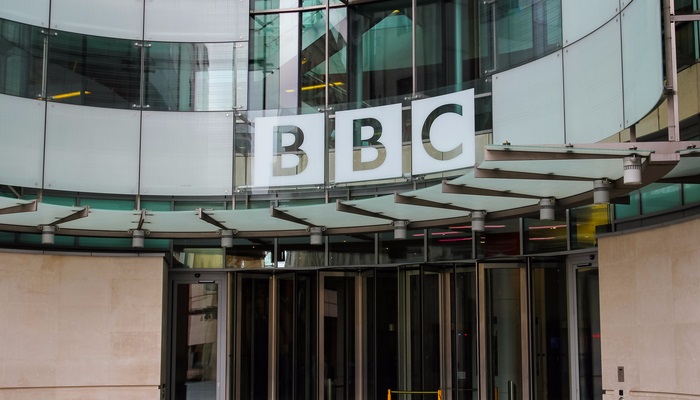 [Sede de la BBC en Londres/ Crédito editorial: mikecphoto / Shutterstock, Inc.[