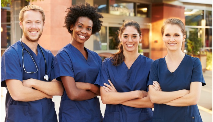 Un sueldo de 1.600 euros por trabajar como enfermero en Bélgica