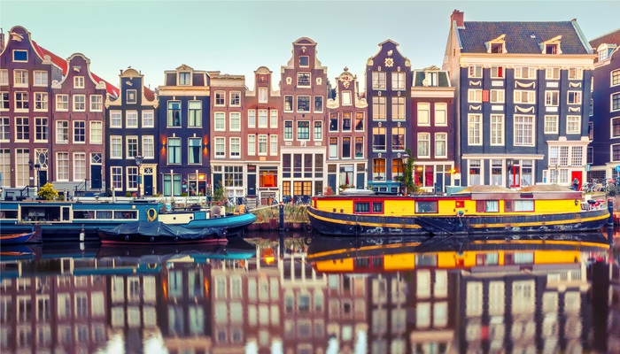 Destino Ámsterdam: becas de 12.500 euros para hacer un máster en 'la Venecia del Norte'