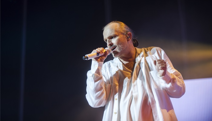 Miguel Bo´se, en un concierto en Valencia. Crédito editorial: Francesc Juan / Shutterstock.com