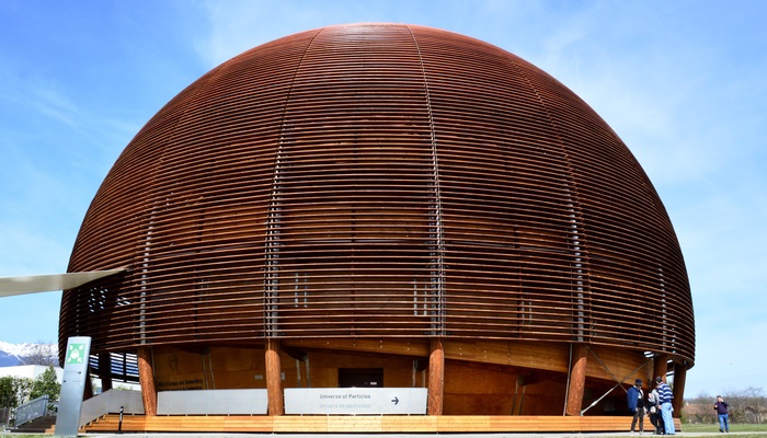 Vista exterior del CERN, Ginebra, Suiza. Crédito editorial: Agnieszka Skalska / Shutterstock.com