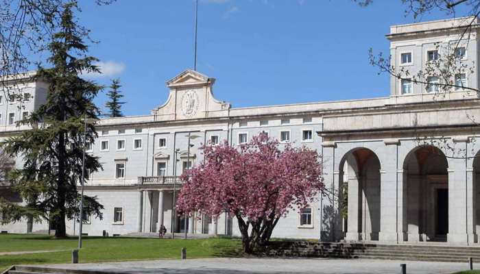 Foto del edificio principal de la Universidad de Navarra, primera española destacada en el ranking QS de empleabilidad | Fuente: IESE Business School