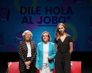 La alcaldesa de Madrid, Manuela Carmena, la portavoz del Grupo Municipal Socialista, Purificación Causapié, y la concejala del grupo socialista Mar Espinar | Ayuntamiento de Madrid