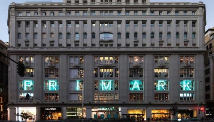 Edificio Madrid-París en la Gran Vía, Madrid | Por Pabloibanez, wikimedia commons