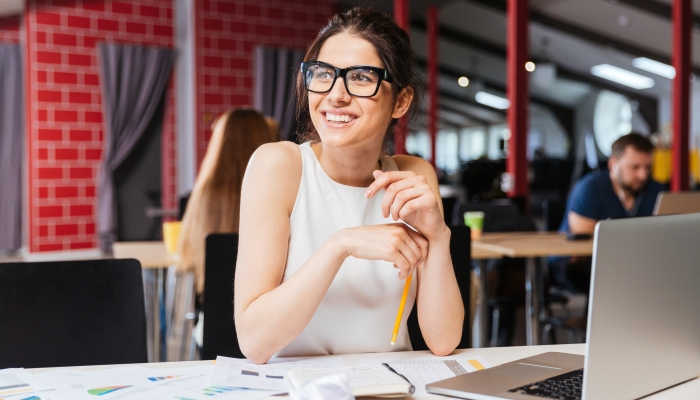 EAE Business School lanza la Beca a la Mujer Directiva Schneider Electric