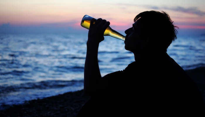 A menos resaca, más riesgo de adicción al alcohol en la adolescencia