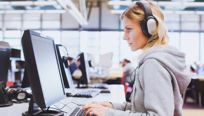 Ya están aquí las becas Google Women Techmakers para que haya más mujeres informáticas