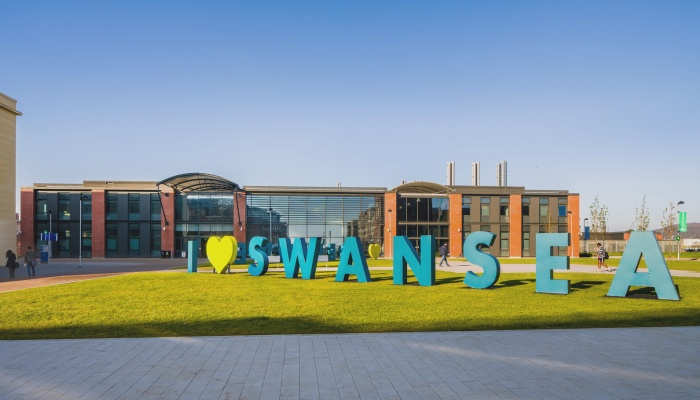 Destino Reino Unido: Becas de más de 16.000 euros para hacer un doctorado en la Universidad de Swansea