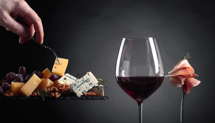 Un delicioso curso te convierte en experto de vinos, queso y jamón