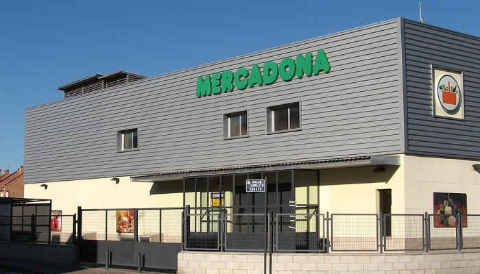 Mercadona ofrece 135 puestos de trabajo para repartidores y empaquetadores por 1.800 euros al mes