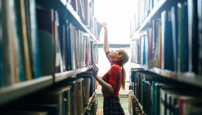 Educación lanza 72 becas para especializarse en Diseño, Periodismo e Investigación educativa
