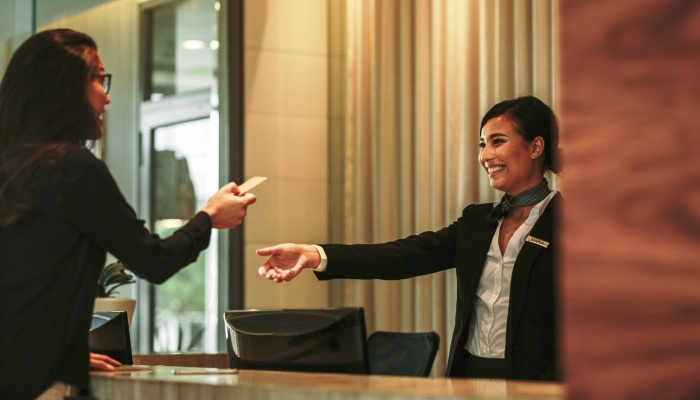Cómo ser Recepcionista de Hotel: requisitos y formación que necesitas trabajar