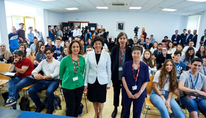 Isabel Celaá: "Vamos a trabajar por conseguir un B1, e incluso un B2, al final de la enseñanza postobligatoria”