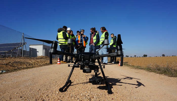 Cómo ser piloto de drones: salidas y formación en una profesión con un futuro de altura