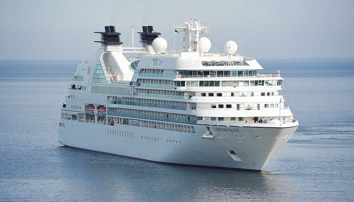 Cómo ser azafata/o de crucero: la formación que necesitas para trabajar de tripulante y atención al pasaje