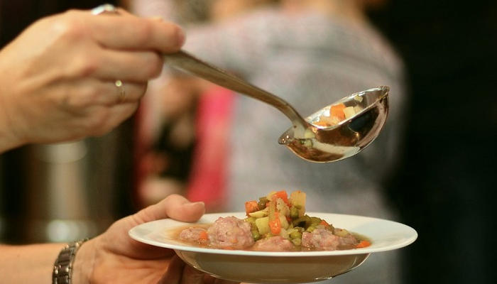 Alumnos y profesores de cocina ofrecen recetas solidarias para tiempos difíciles
