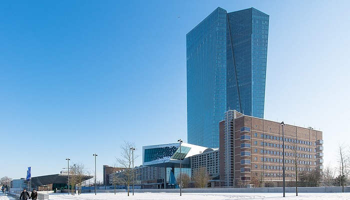 El BCE beca a mujeres con 10.000 euros para apoyar su desarrollo profesional en Economía