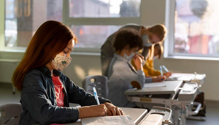 ¿Pueden los niños leer las emociones a través de las mascarillas?