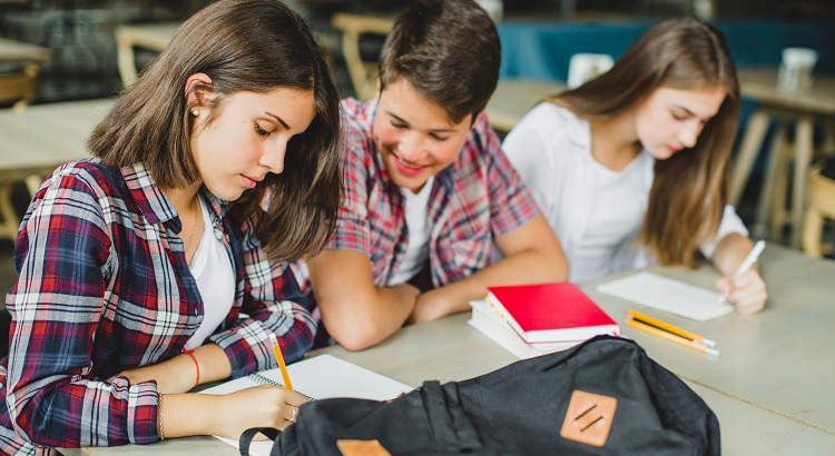 Las becas de Bachillerato que llegan en 2022 para estudiar en España y en el extranjero