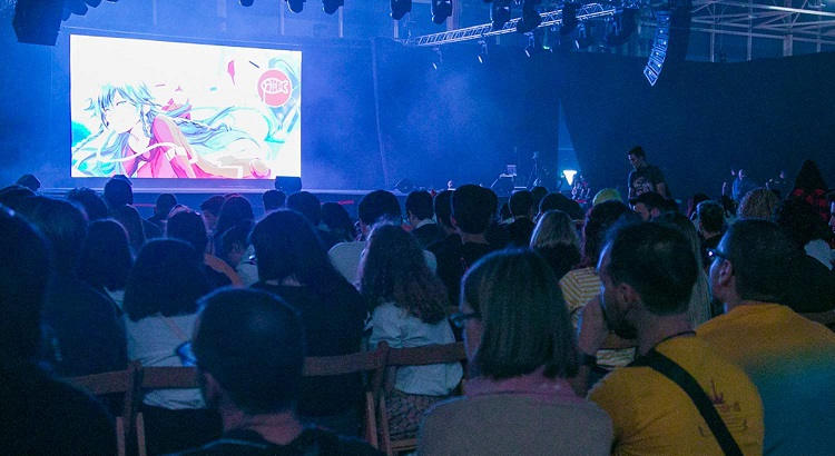 Público en una de las proyecciones de manga en la Japan Weekend. | Ifema