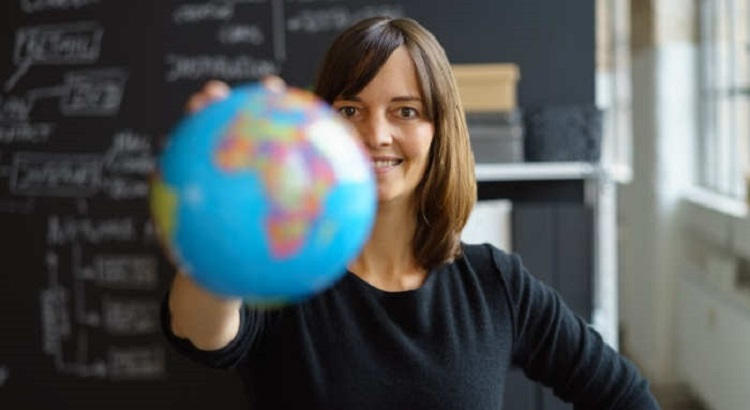 Education anuncia vagas para professores interinos na Europa