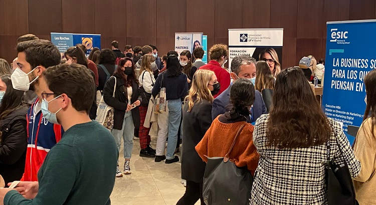 Jóvenes participantes en FIEP 2022. 