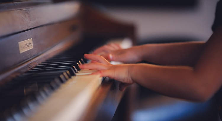 ¿Tocar un instrumento musical puede aumentar el cociente intelectual de niños y adolescentes?