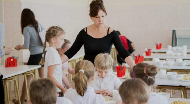 Cómo ser Monitor de Comedor Escolar: formación, requisitos y aptitudes