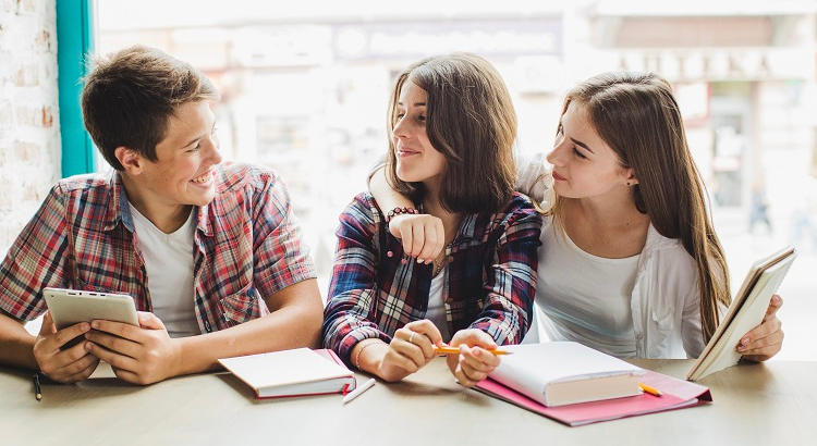 La UNED descubre diferencias entre cómo prefieren estudiar los chicos y chicas de 11 a 15 años