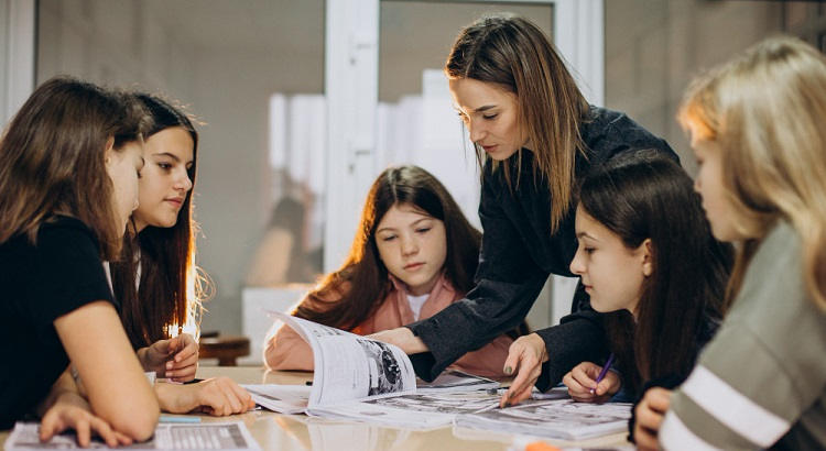 Grupo de aprendizaje en el aula. 