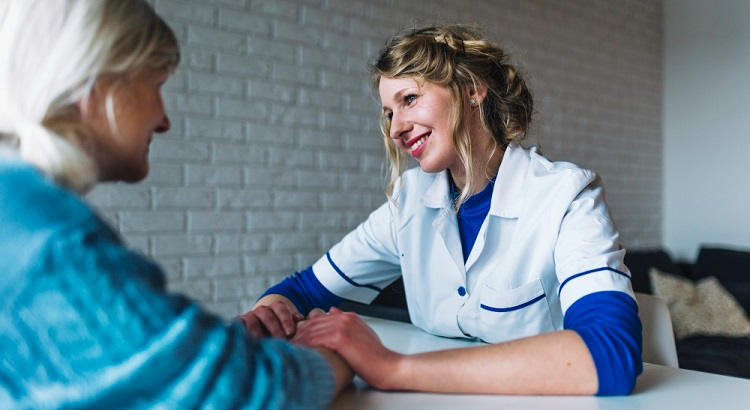 Última llamada a jóvenes para realizar Formación Dual en Atención Sociosanitaria en Madrid