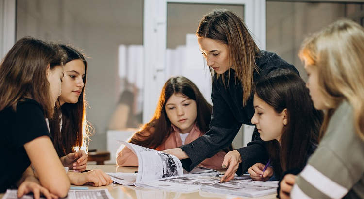 Educación en la Sombra en España: los hogares siguen apostando por las clases particulares